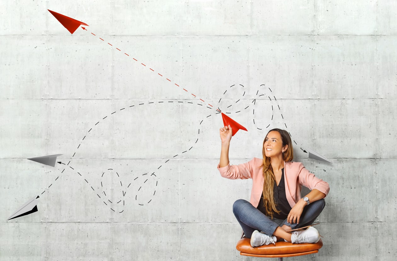 Header Bildungsinitiative Junge Leute sitzen zusammen