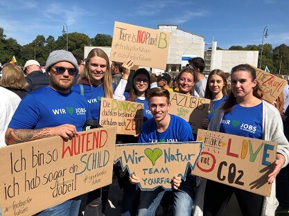 Yourfirm Mitarbeiter demonstrieren für Klimaschutz